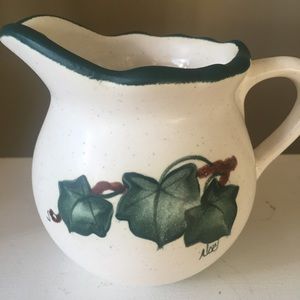 Noel Pie Plate Co. Tonasket Washington Ivy hand painted Vintage Pitcher/Creamer